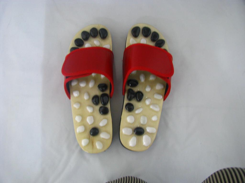 供应　玉石拖鞋　按摩拖鞋　厂家直销（外贸原单） 特价