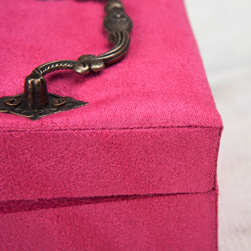 Guanya Velvet Small Square jewelry Box, Velvet jewelry Box, accessory storage box Application Scenario