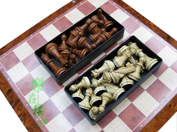 大号磁性国际象棋塑料水印仿桃木纹棋盘高分子树脂棋子产品图