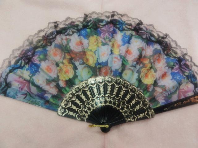 Black Rod Lace Lace Fan Mixed With A Variety Of Flower Patterns Application Scenario