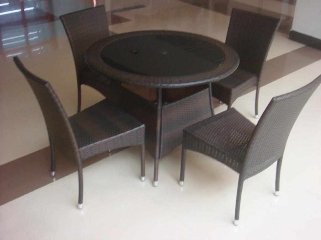 Woven rattan table and chair set Outdoor table and chair set thumbnail