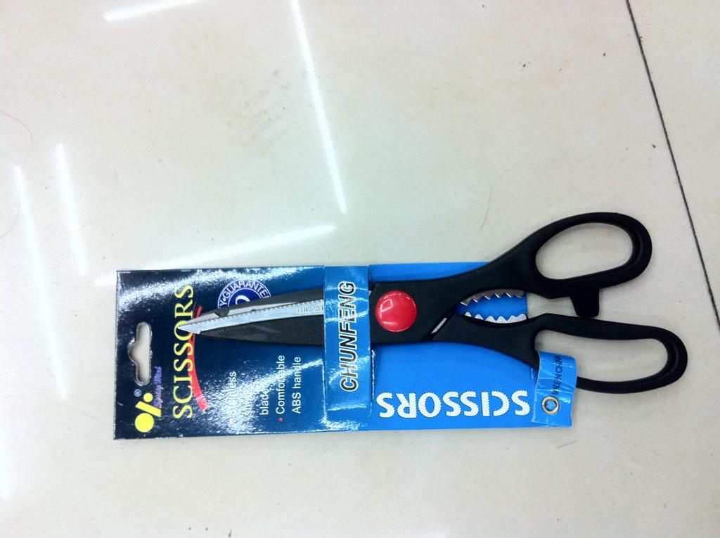 Scissors, office scissors, student scissors, stainless steel scissors, paper-cutting scissors, kitchen scissors. Factory price in Yangjiang Application Scenario