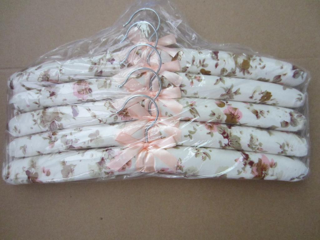 The cloth frame is lined with straight strips thumbnail