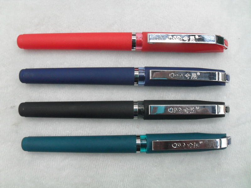 Jinsheng's new 728 iron hook is high-end, fashionable, and has a large capacity of 1.0. The pen core can be replaced with a 0.5 gel pen core