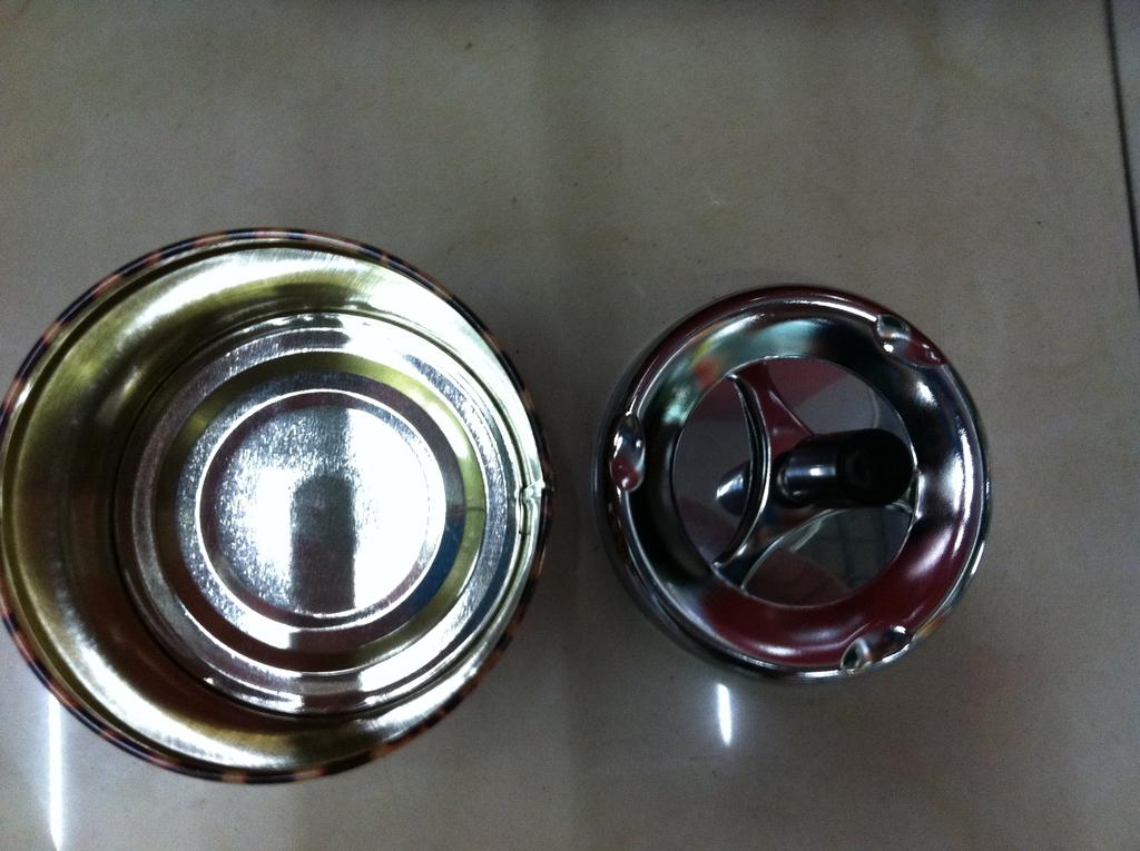 家用烟灰缸实物图