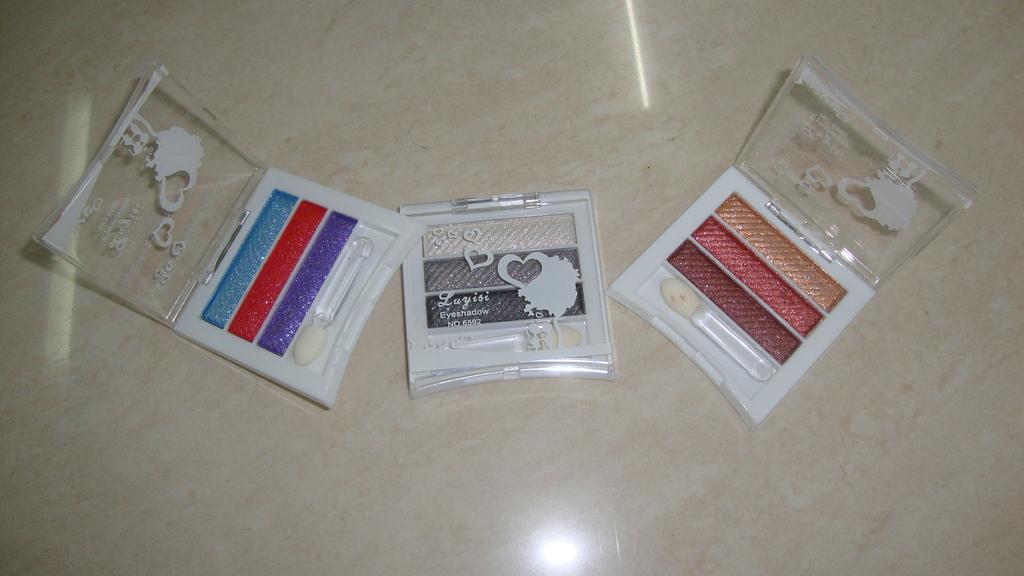 Zinc alloy belt buckle with different styles of clothing schematic diagram