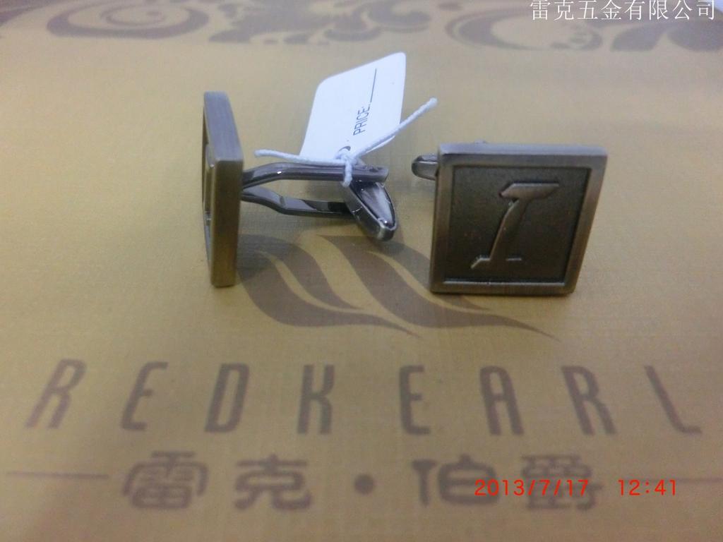 Personalized letter cufflink accessories Specification image