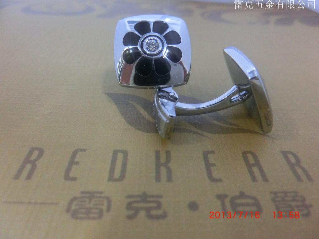New cufflink feet, petal pattern with diamond cufflink accessories Specification image
