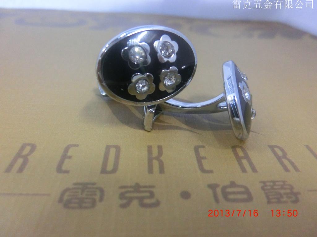 New cufflink feet, small flower pattern with diamond cufflink accessories Specification image