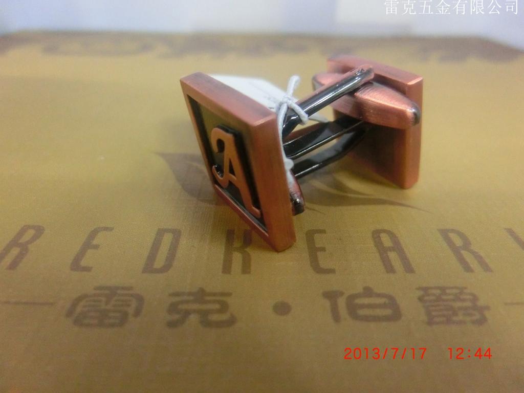 Personalized aged letter cufflink accessories Application Scenario