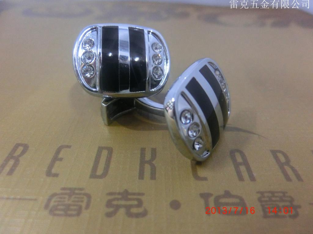 High-end original factory production of new cufflinks with foot straps and diamond cufflinks in stock for wholesale. Accessories Application Scenario