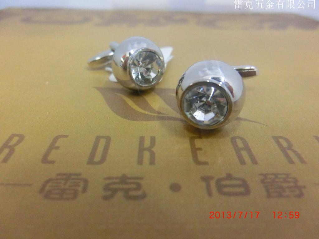 High-end cufflinks with large round diamonds