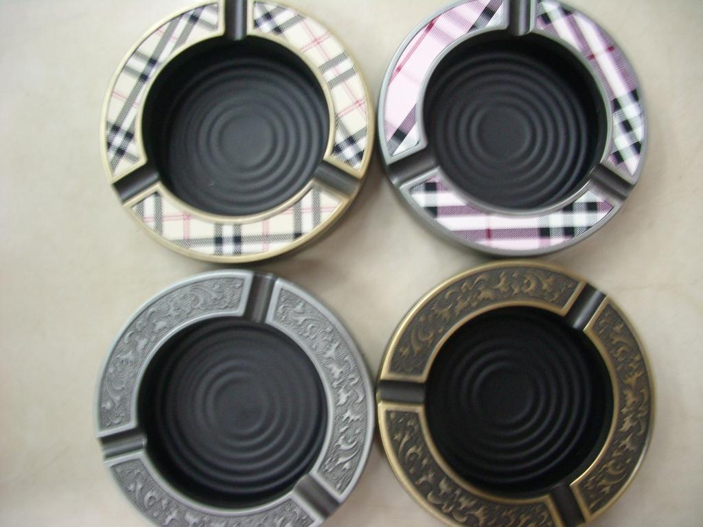 10cm创意锌合金烟缸 贴花 烤漆种类多样细节图