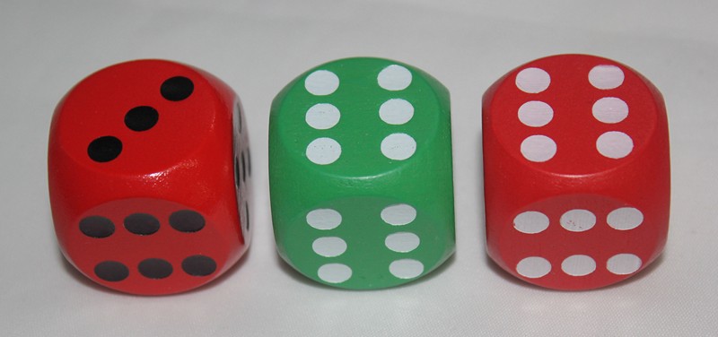 Dice a variety of specifications to make wood wine dice wood sex dice