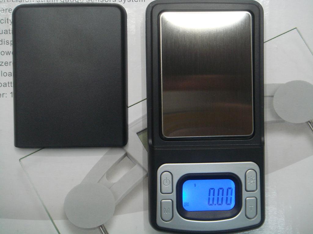 Jewelry gold weighs from 0.01 to 100 grams