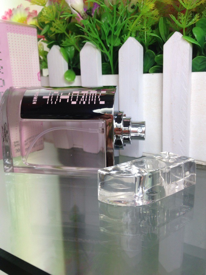 Qian Nu Women's Light Fragrance 30ML Women's Business Perfume Factory Direct Sales Application Scenario