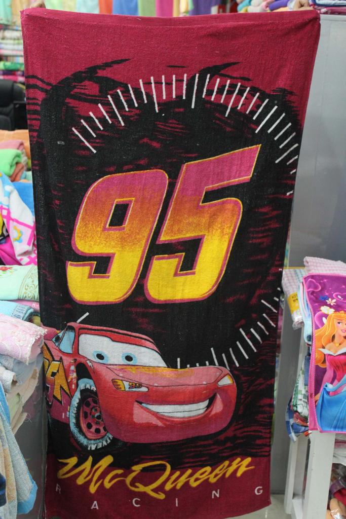 Cartoon printed children's beach towels are available in various styles. Large quantities are in stock and available for wholesale at the lowest price Application Scenario