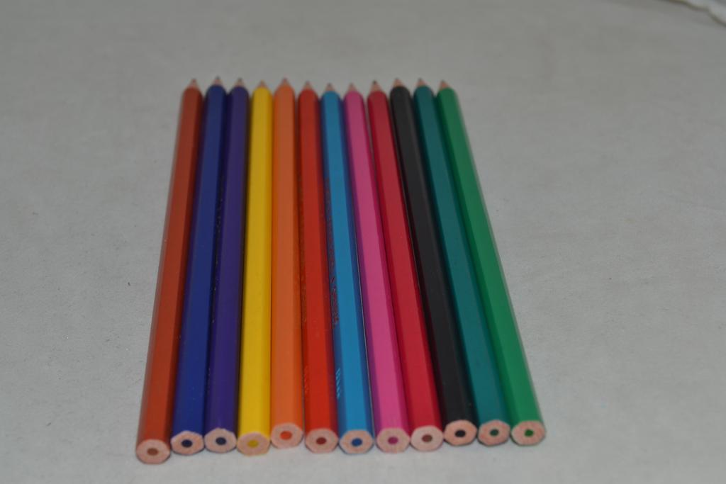 12 water-soluble colored pencils Application Scenario