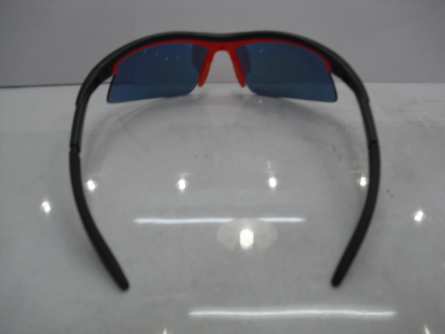 运动眼镜实物图