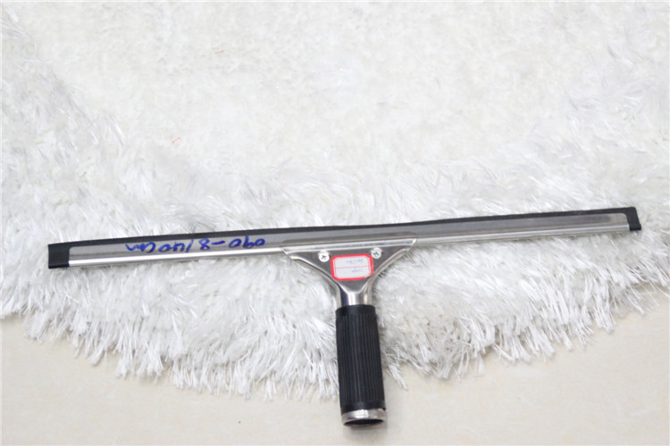 Glass cleaner that can press the glass on the pole