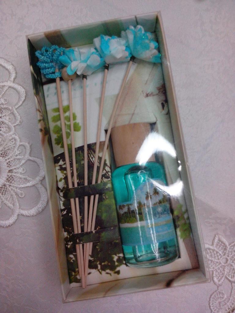 香熏藤条陶瓷挥发香水018，精美50ML礼盒套装，无火香薰，无烟香薰 编辑 | 举报此商品产品图