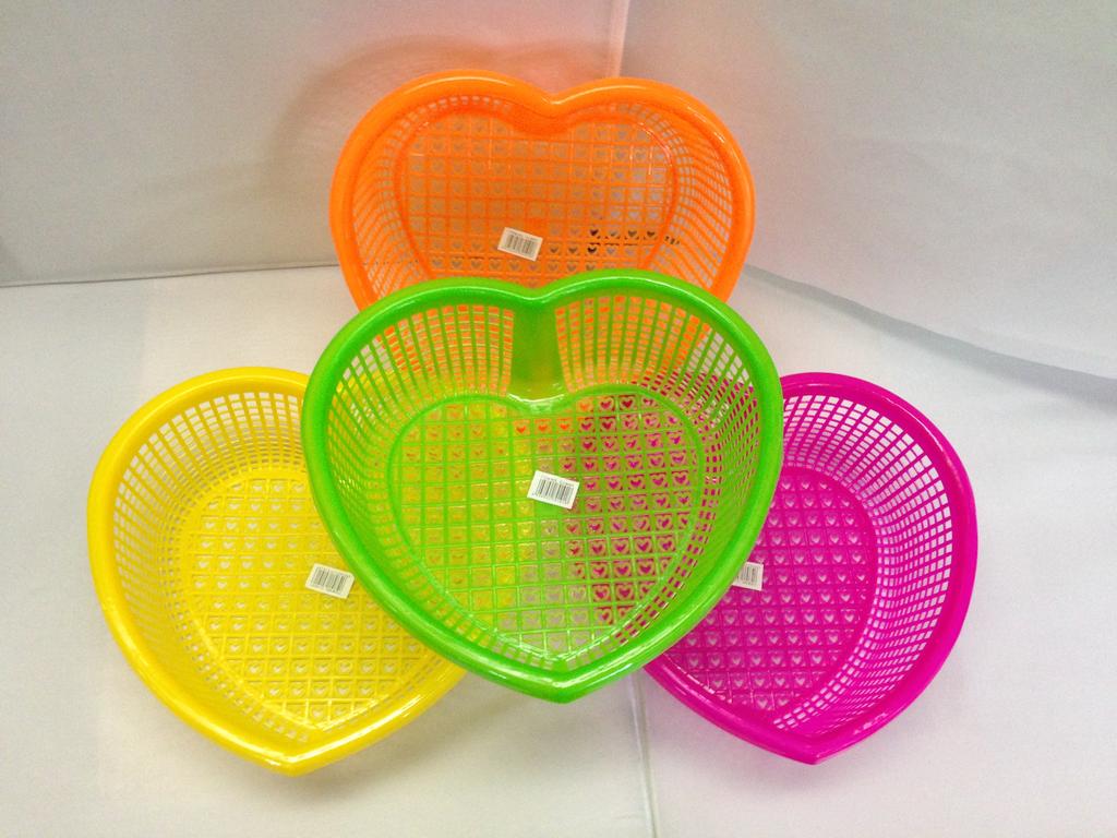 Heart-shaped fruit baskets, vegetable baskets, hollow baskets, dehydrating baskets wholesale 212-8001