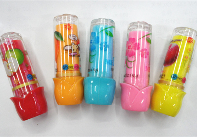 Rose moisturizes the lip balm and blends the fragrance of the lip balm
