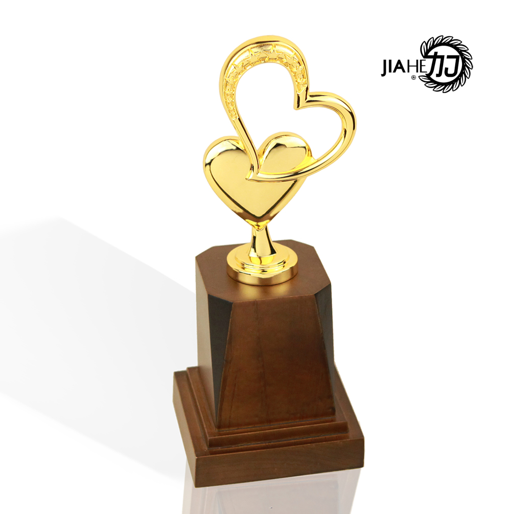 Luke trophy concentric love trophy personality trophy metal female trophy customized thumbnail