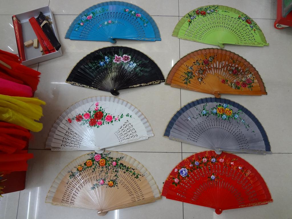 [Factory Direct Sales. Worker Gift Fan Hand-Painted Wooden Paint Fan Spanish Fan Multi-Color Welcome To Our Shop Order Application Scenario