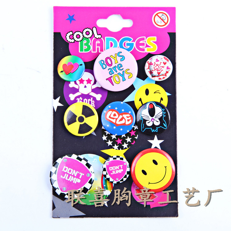 新款马口铁胸章 卡通时尚胸章厂家批发定制动漫人物胸章产品图