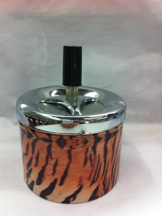 创意马口铁烟缸 环保 按压旋转盖产品图