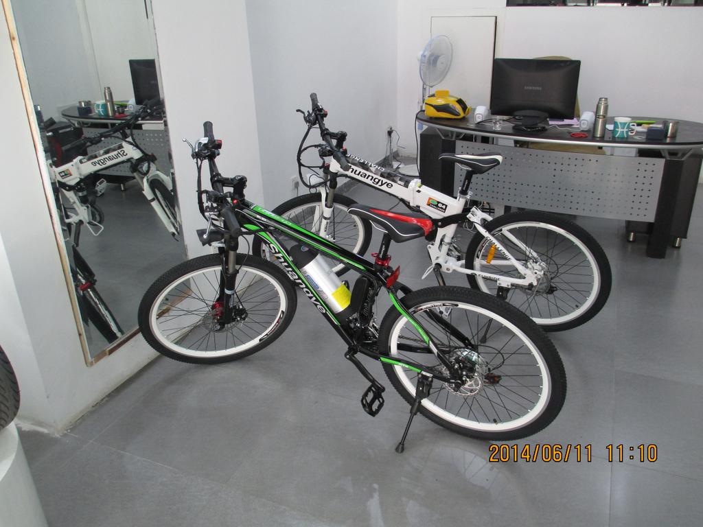 Lyz-021 26 "imported accessories top class equipped with lithium trolley bicycle Application Scenario