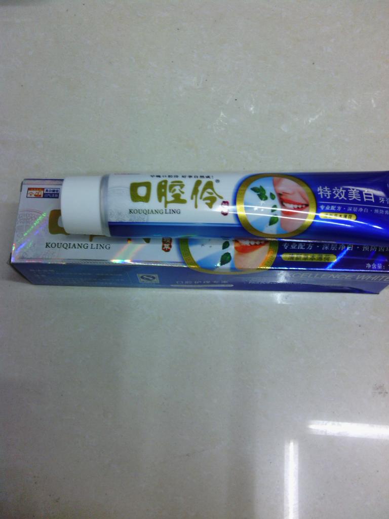 口腔伶牙膏，特效美白，清新草本薄荷