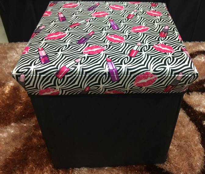 时尚色丁布高质量材料收纳凳 可擦洗可储物 名家设计细节图