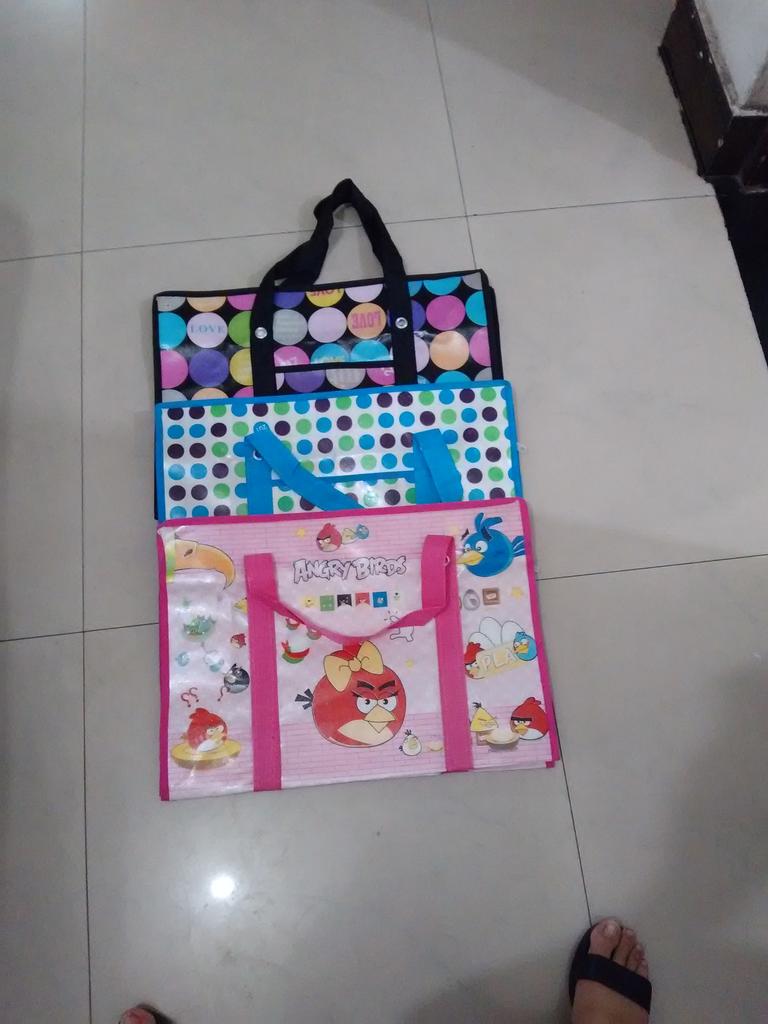 Butterfly-patterned handbag Application Scenario