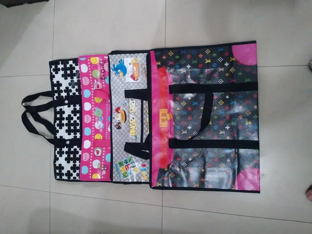 Woven bag with heart pattern handbag Application Scenario