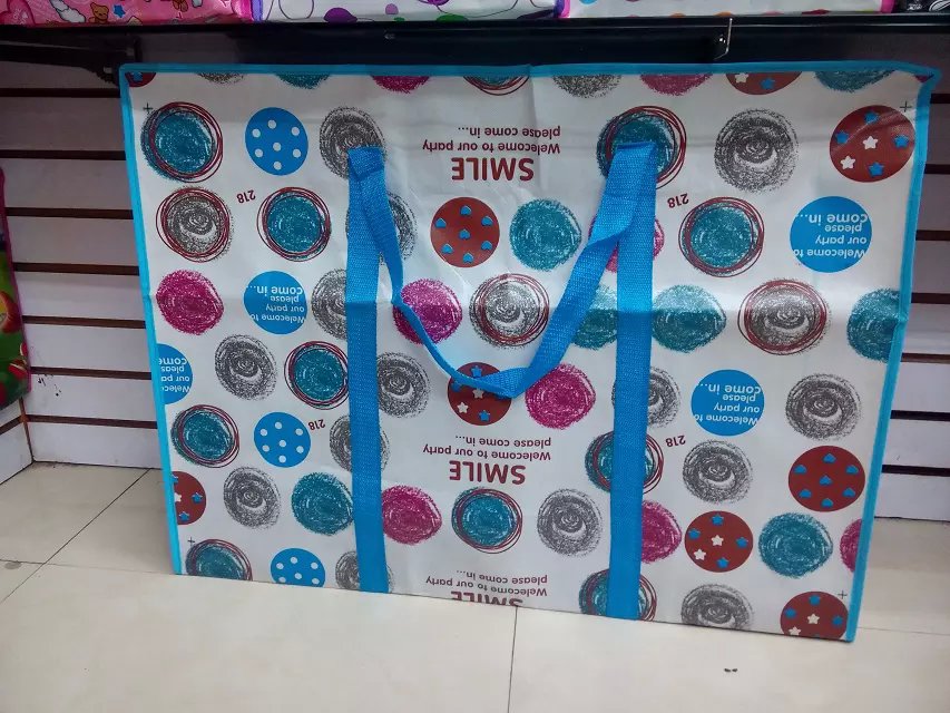 Non-woven fabric bags. Handbags. Woven bag details Picture