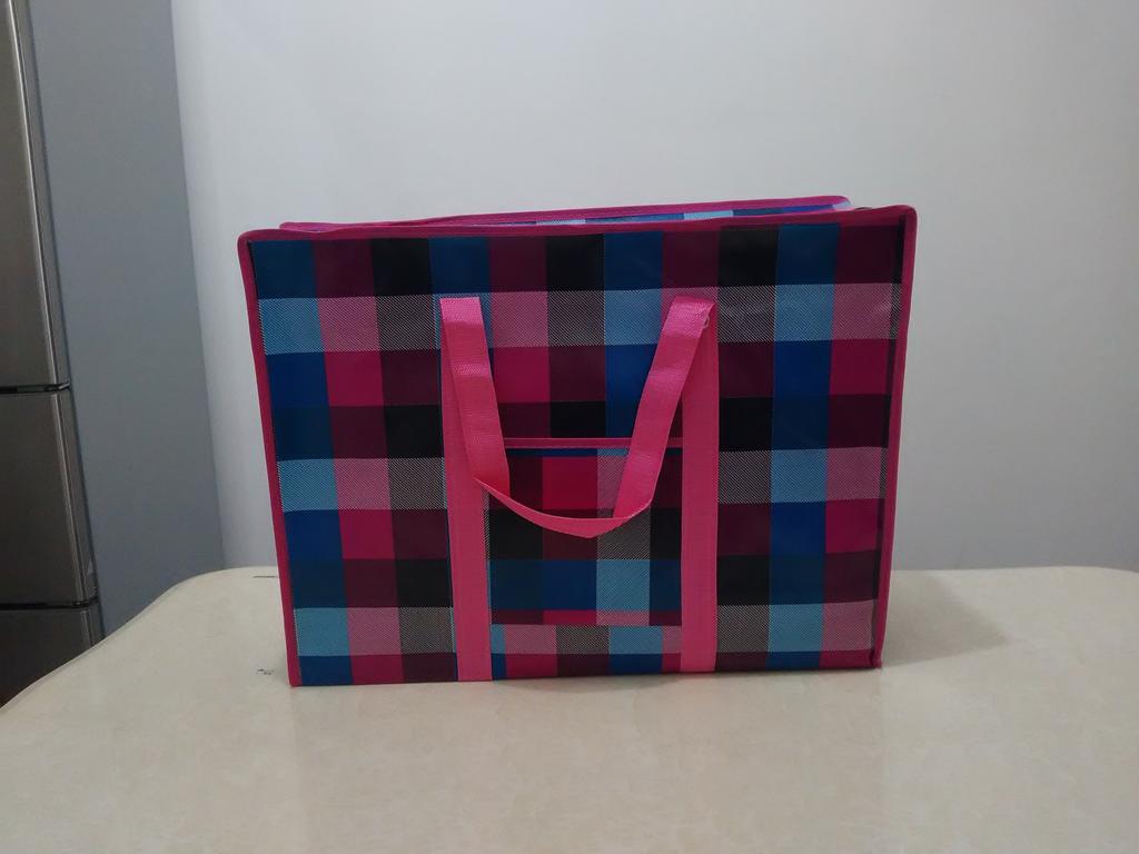 Woven bag with heart pattern handbag