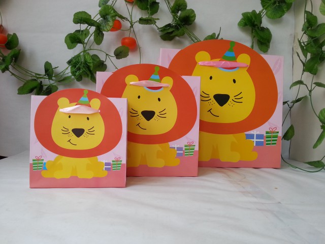 White Card Paper Bag/Cute Animal Bag Handbag Birthday Gift Bag Every Day Special Spot Application Scenario