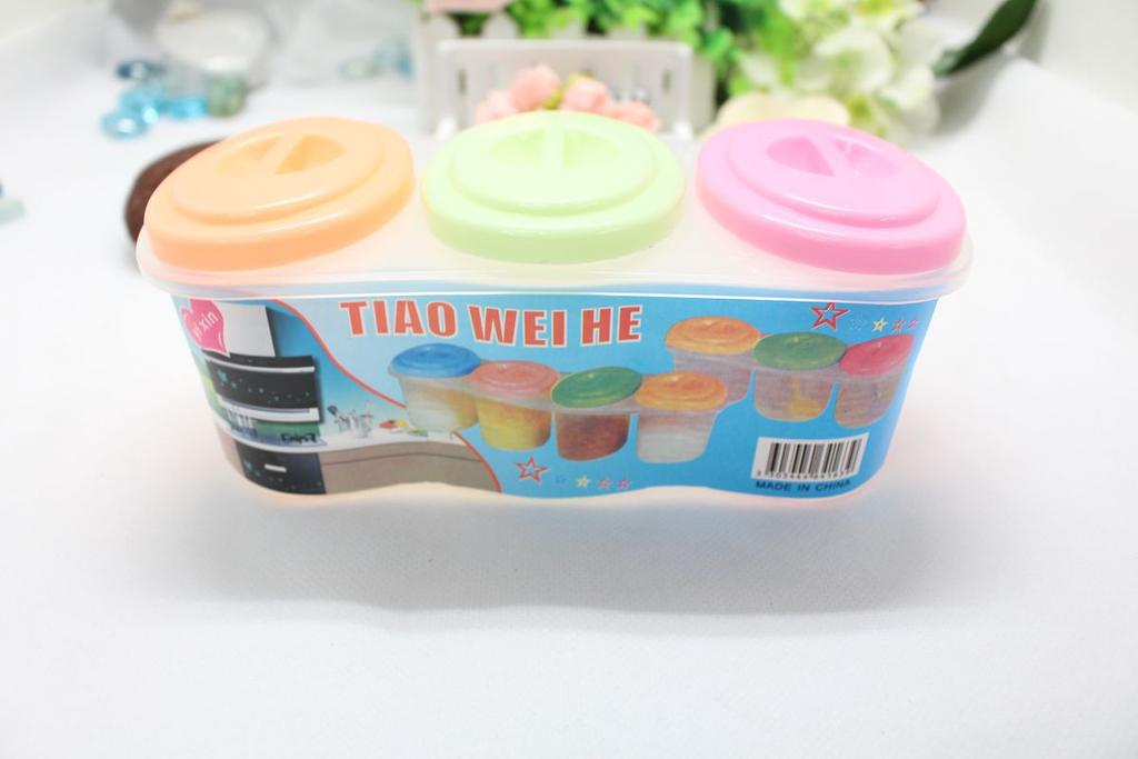 供应调味盒批发 实用3格塑料调料盒 带勺子调味盒调料罐味精盒
