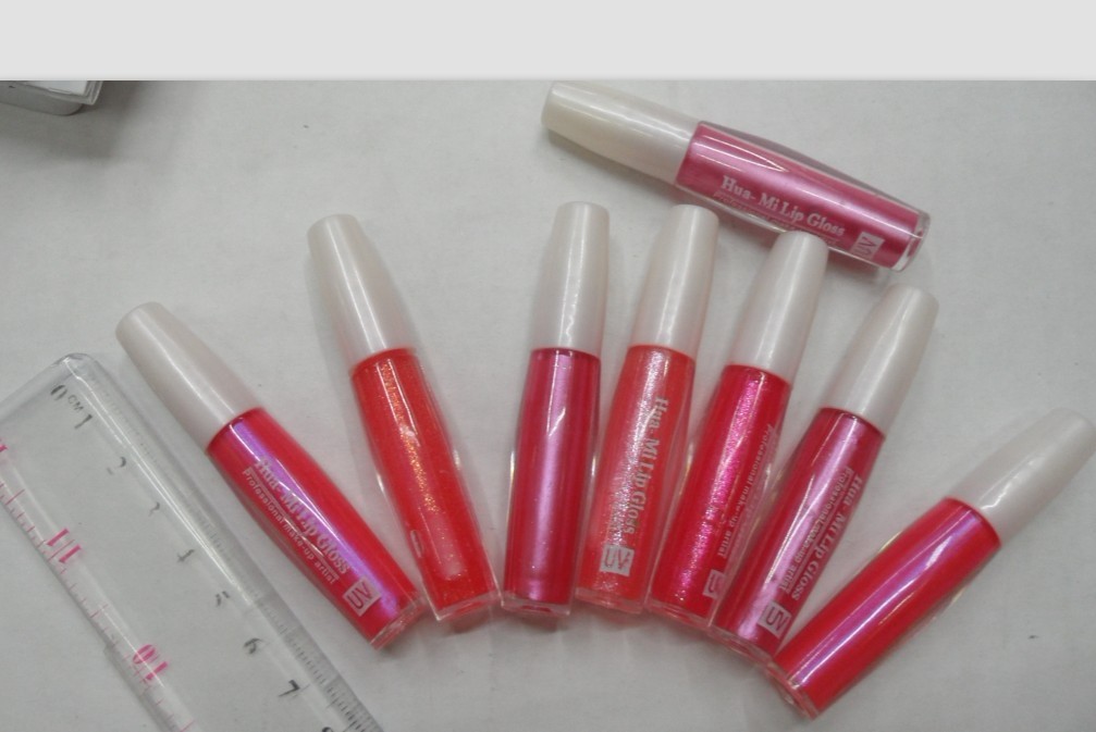 Lip gloss Lip gloss keeps the lips moisturized for a long time with 32 suction CARDS Specification drawing
