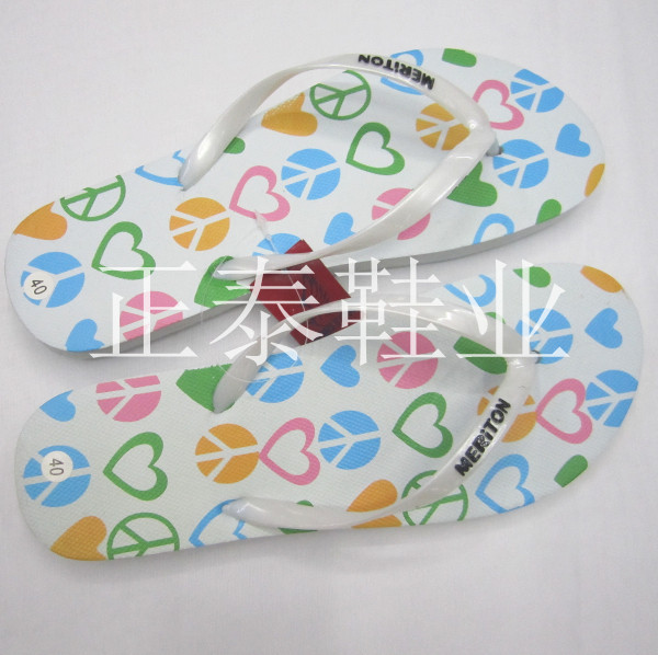 New white printed herringbone beach slippers for women are available Specification image