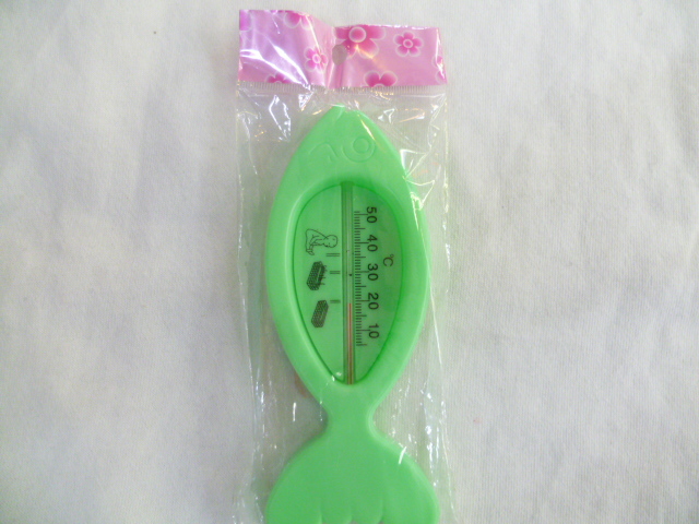 Wholesale brand-new material, burr-free, colorful cartoon plastic fish tank thermometer, baby bath and bathing thermometer Application Scenario