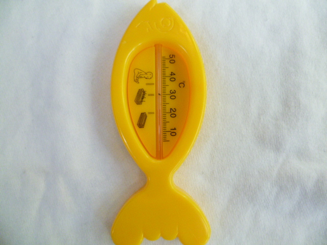 Wholesale brand-new material, burr-free, colorful cartoon plastic fish tank thermometer, baby bath and bathing thermometer Specification image