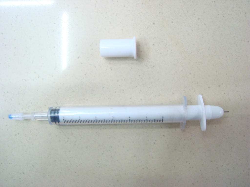 Jun Tao stationery the latest syringe water injector ballpoint pen, neutral pen manufacturers direct