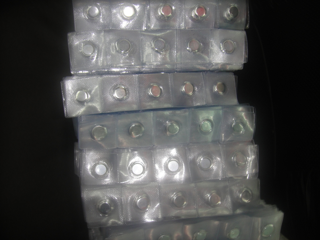 防水磁铁，羽绒服磁钢，服装辅料磁铁.单面可对吸磁铁产品图