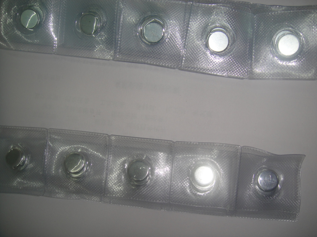 防水磁铁，羽绒服磁钢，服装辅料磁铁.单面可对吸磁铁细节图