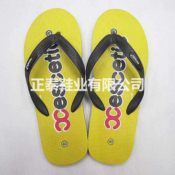 Wholesale of new three-color base PE flip-flops and beach flip-flops