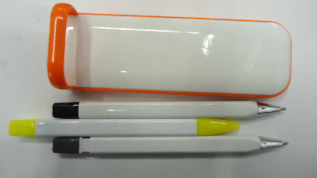 Three Packs And Four Packs Of Pens details Picture