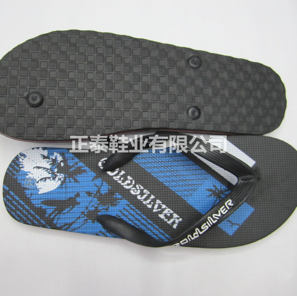 We supply custom-made summer new men's PE flip-flops, sandals and slippers Application Scenario